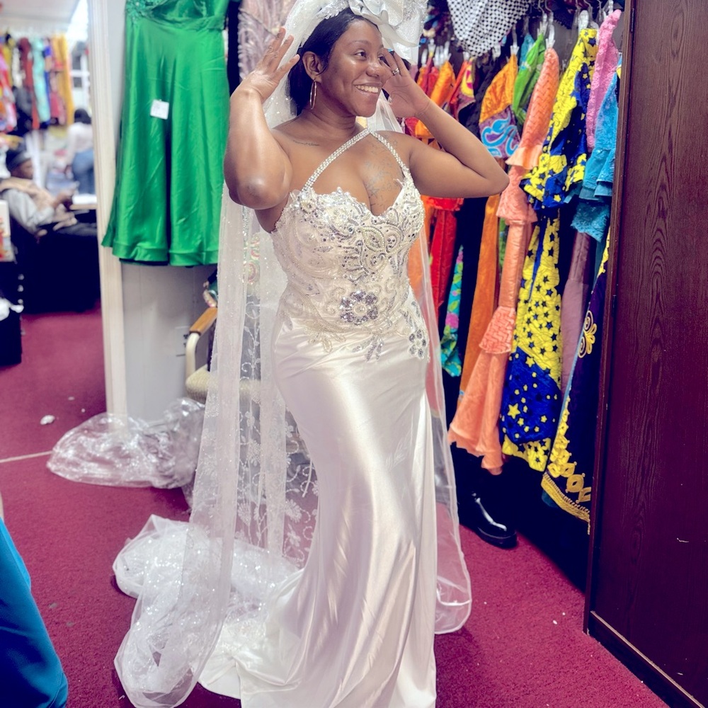Wedding dress size large ivory